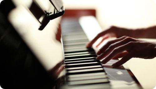 learn to play piano online